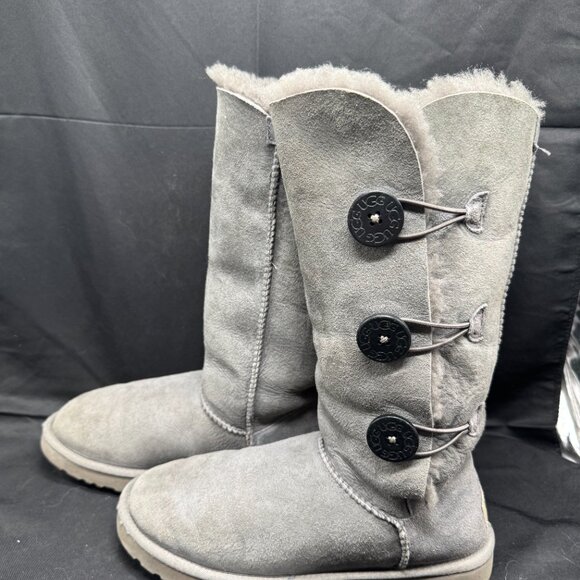 Ugg’s Bailey Buttonl lll Grey 1873 W/Grey Size 8,leather W/Sheepskin Lining. - Picture 3 of 8